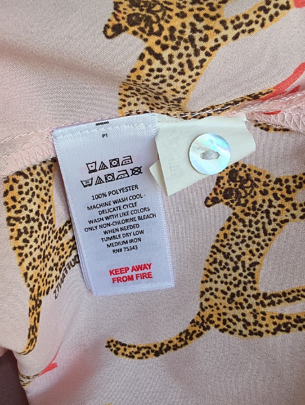 Bouffants & Broken Hearts Leopard Heels Pink Pajama Top Button Down Size Large - Picture 6 of 9